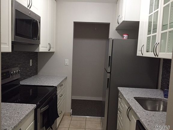 3rd image of 1303 Towne House Vlg