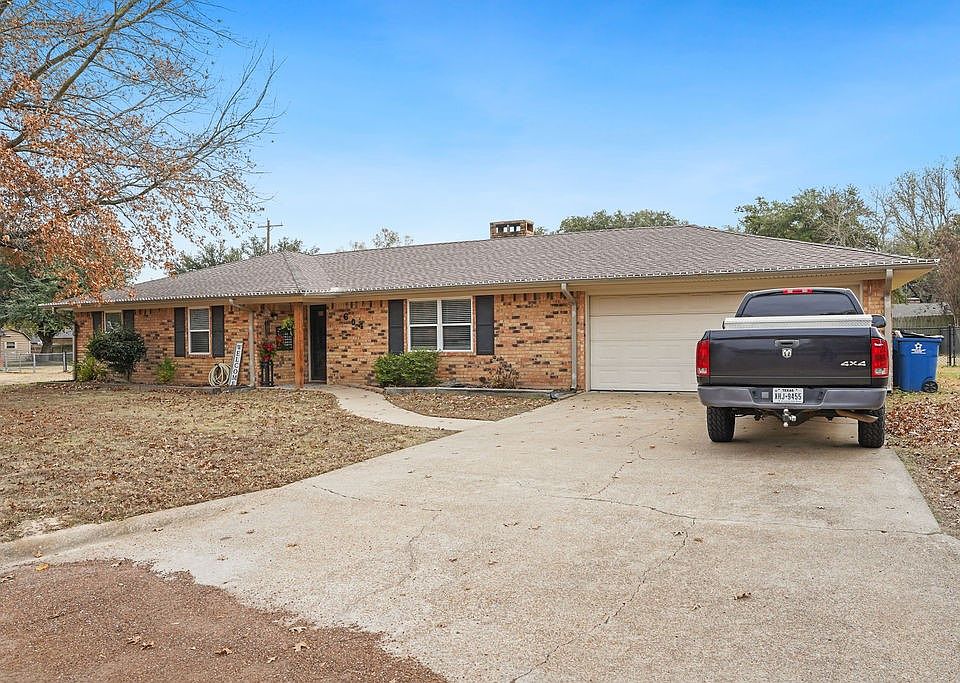 1st image of 604 Marion Dr
