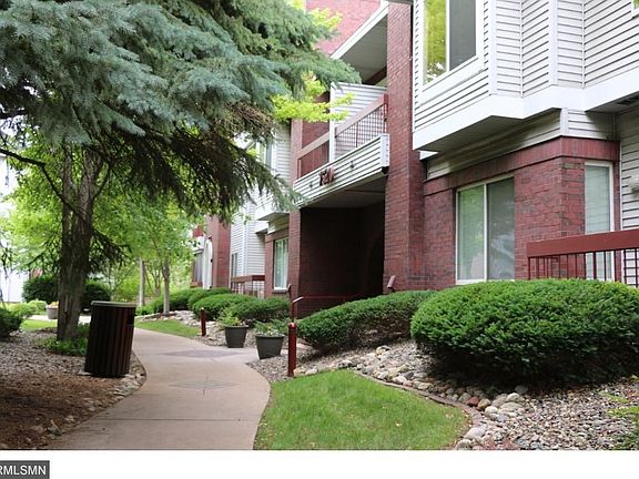 Located in the 7520 building a short walk to Centennial Lakes