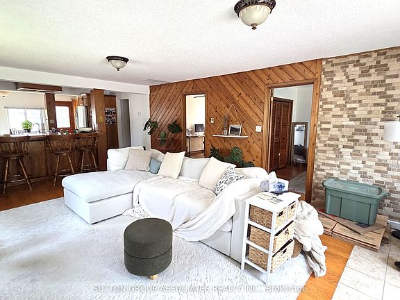 3rd image of 1099 Poplar Rd
