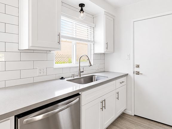 3rd image of 1676 Manning Ave APT 6