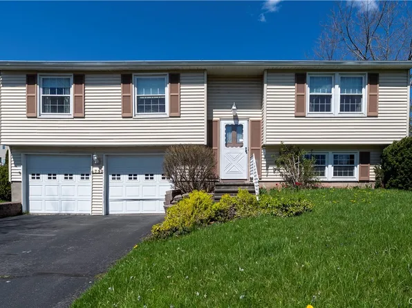 4792 Four Seasons Dr, Liverpool, NY 13088