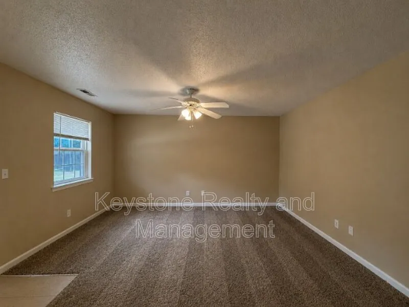 2 bed, 1.0 bath, 850 sqft, $725 — Photo 2