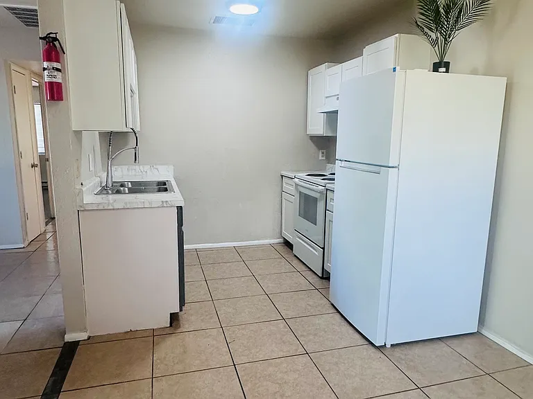 1535 S Van Buren Ave #1 — Photo 8