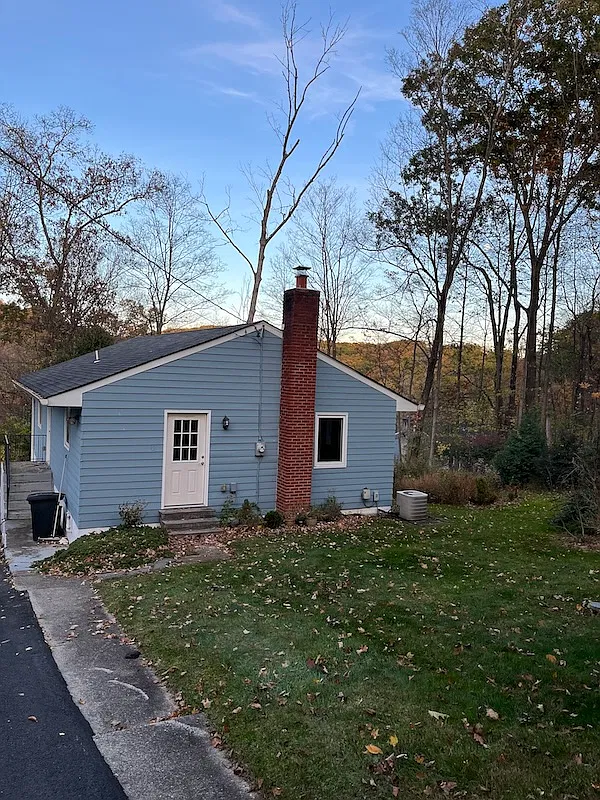 3 bed, 1050 sqft, $2,100 — Photo 2