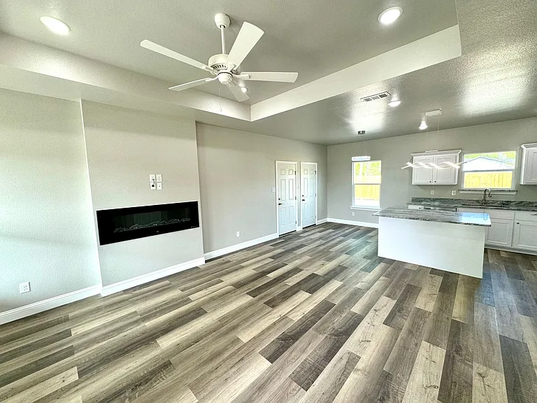 3415 Henderson St — Photo 2