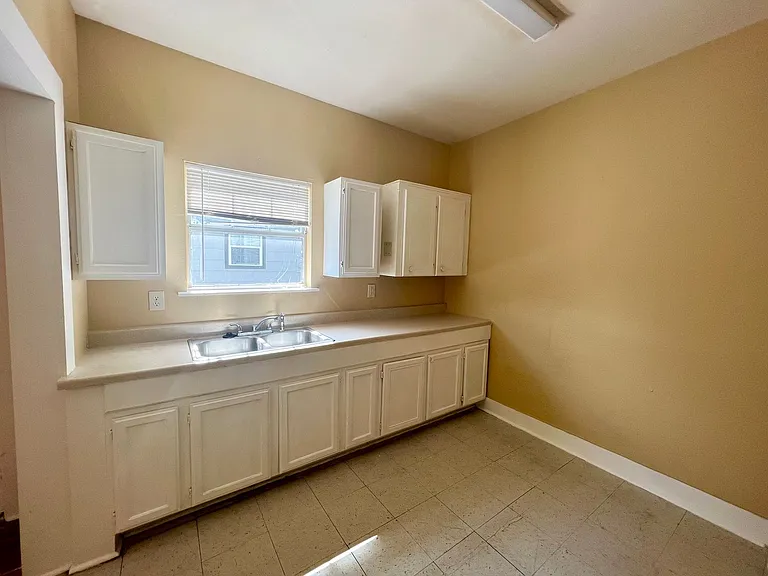 1506 Schley Ave — Photo 9