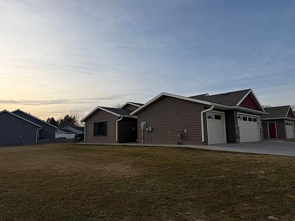4th image of 147 Highland Cir