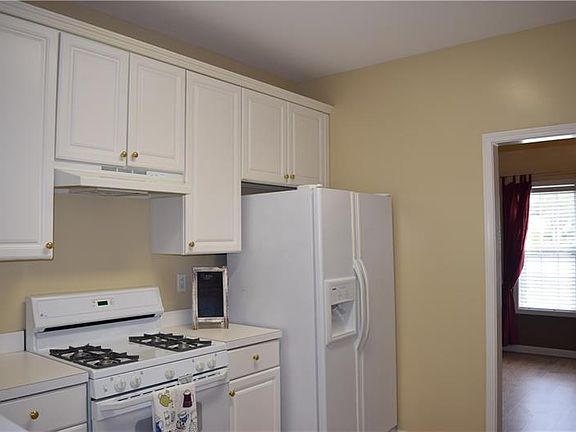 3rd image of 2115 Berryhill Cir SE