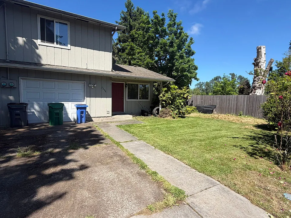 Nice 2/Bedroom 1-1/2 Bath Duplex In Bethel Area