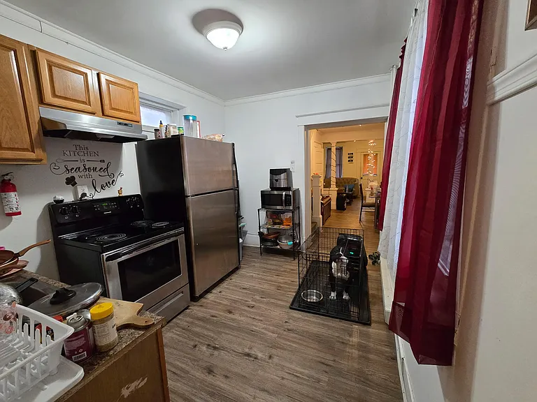 735 W Race St — Photo 3