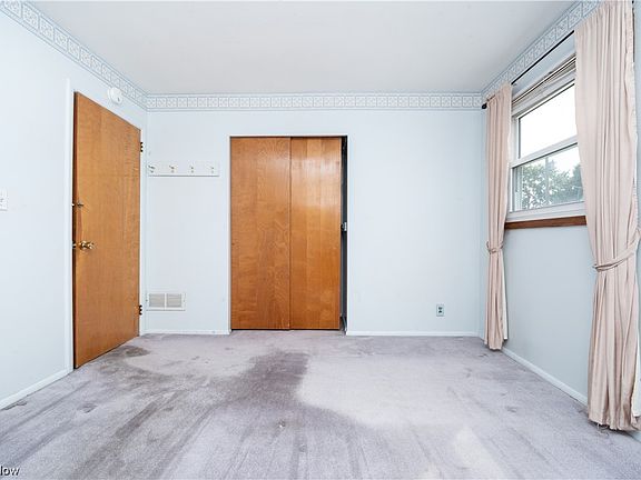 4th image of 2956 Woodridge St