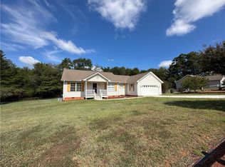 106 Whispering Brook Dr, Seneca, SC 29672