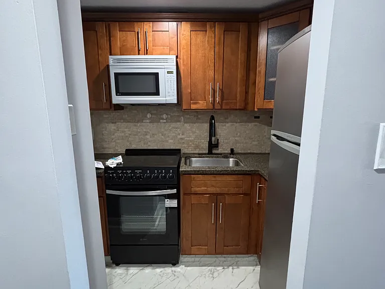 60 Parkway Dr E #4JJ — Photo 5