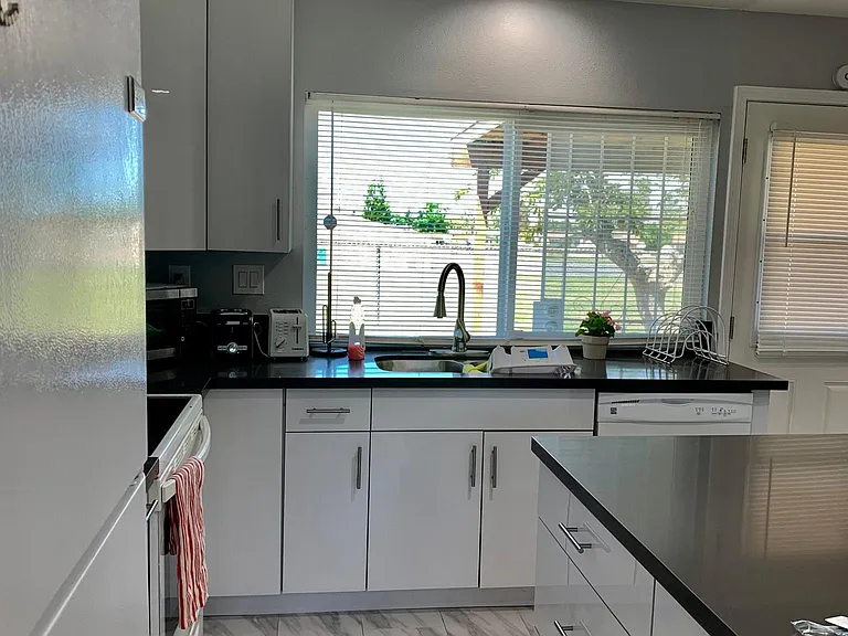 2625 Baltic Ave — Photo 14