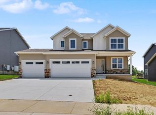 705 Isabella Dr, Mahomet, IL 61853