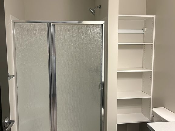 Full Bathroom/Shower