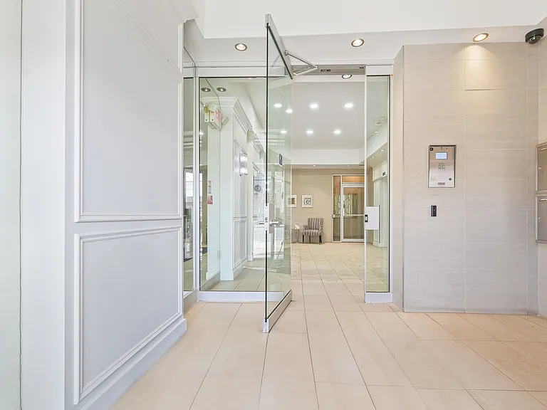 3443 Bathurst St #405 — Photo 6