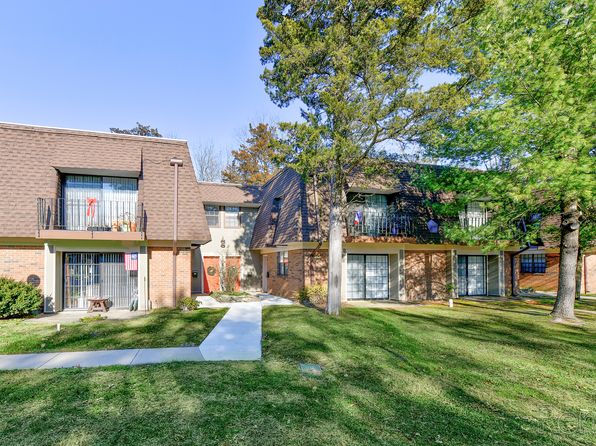 10 Eugenia Dr #101