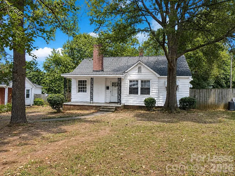 2733 Parkway Ave — Photo 1