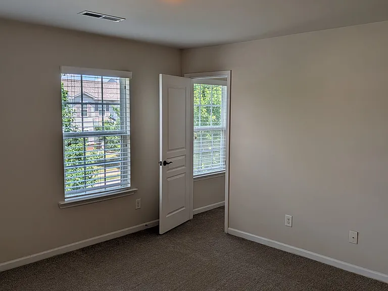 2428 Averon Dr — Photo 6