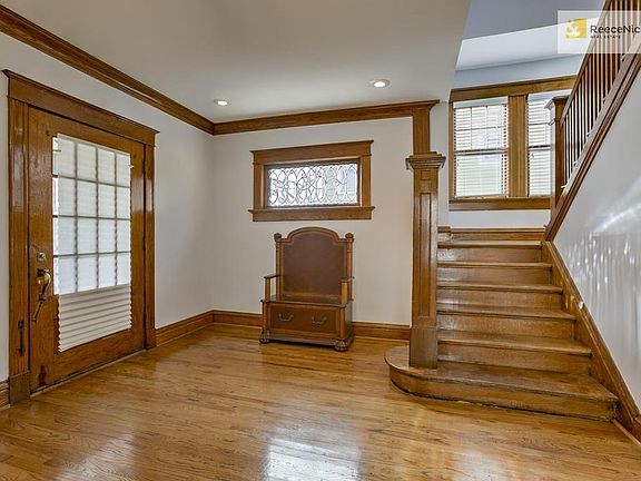 3rd image of 940 W 33rd Ter
