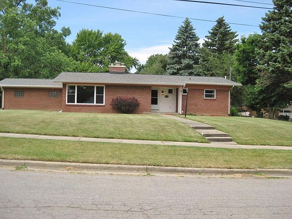 2nd image of 3733 Newcastle Dr SE
