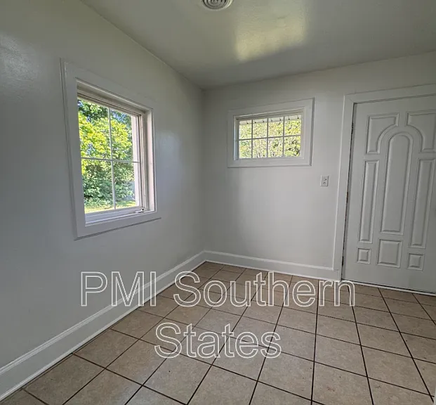 304 N Leach St — Photo 8