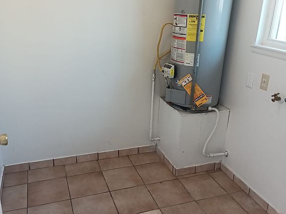 5th image of 2822 W James Ave