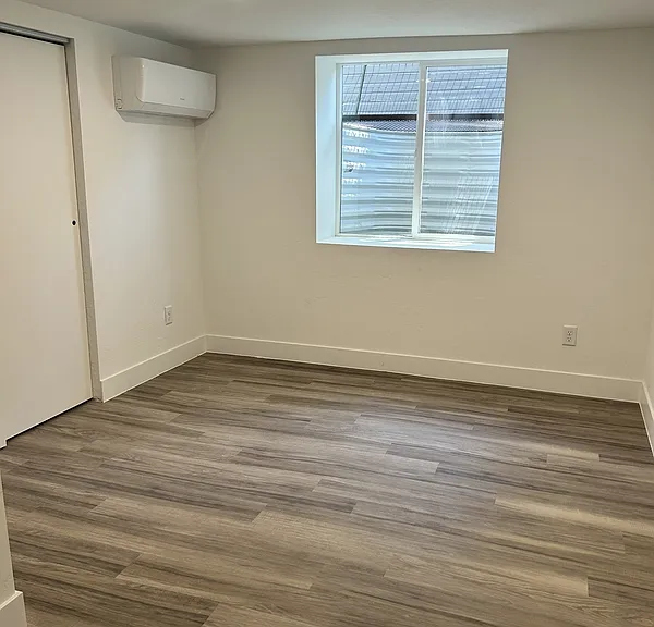 910 Rood Ave #5 — Photo 5