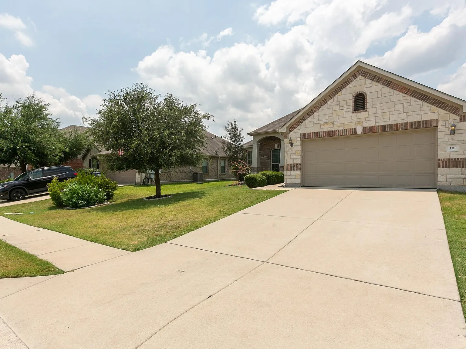 3 bed, 2.0 bath, 1765 sqft, $2,125 — Photo 2