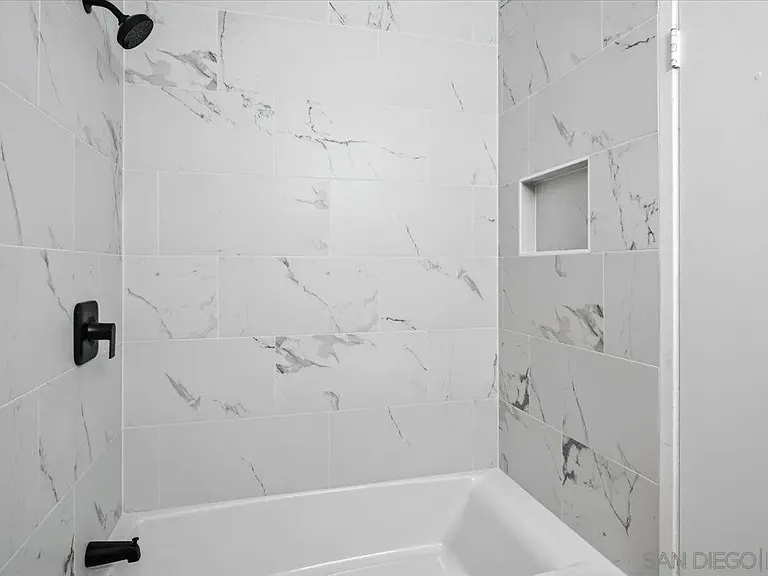 1507 Lower Lake Ct — Photo 11