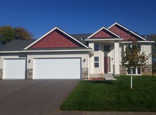 11979 Mayview Curv, Lindstrom, MN 55045