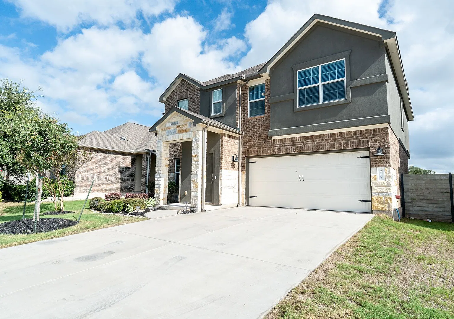 717 Legends Lane, Georgetown Tx 78628 *Lawn Maintenance Included* — Photo 2