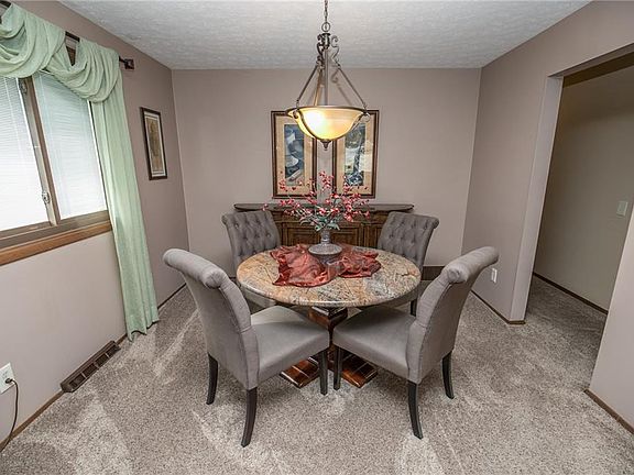 3rd image of 5207 Sassafras Dr