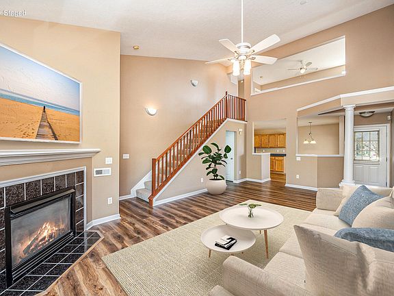 4th image of 884 Borderlands Dr