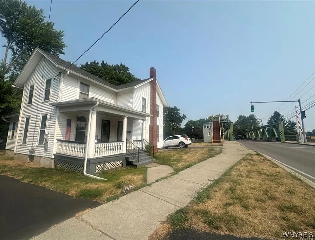 3 bed, 1600 sqft, $1,495 — Photo 2