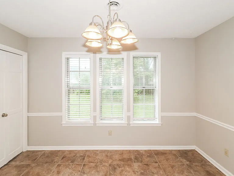 6049 Lawnhill Dr — Photo 6