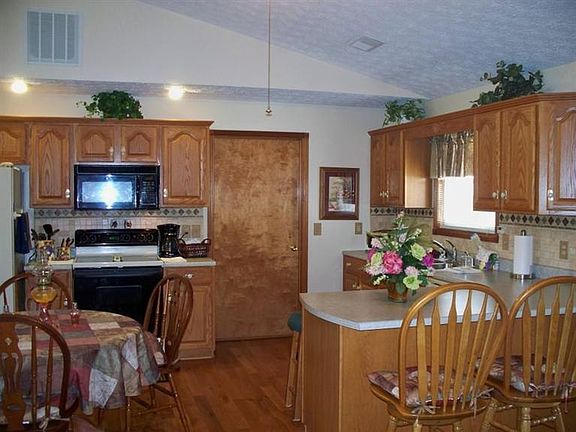 4th image of 75 Castle Rock Dr