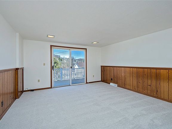 4th image of 5749 Lincoln Ave
