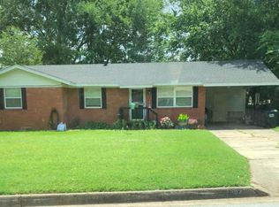 902 Glencrest Ln, Longview, TX 75601