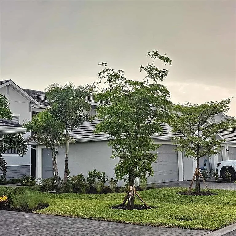 2 bed, 2.0 bath, 1569 sqft, $5,000 — Photo 1