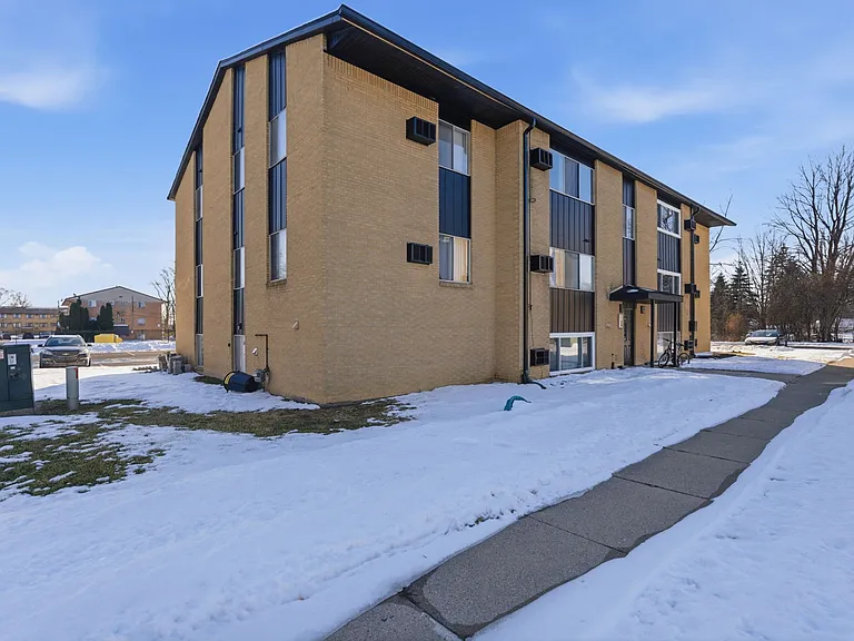 Hubbard Apartments — Photo 7