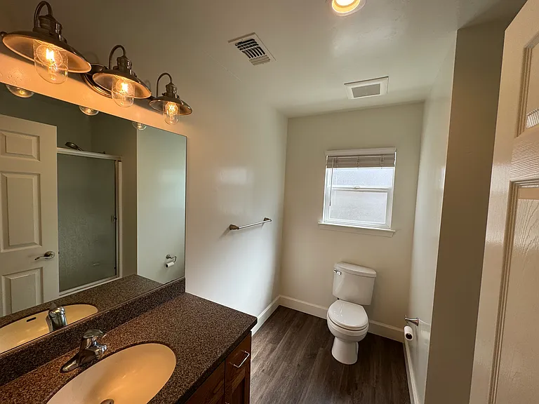 2036 Oak St #1 — Photo 6