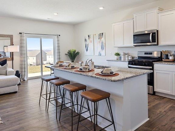 4th image of 3177 Highline Dr SW