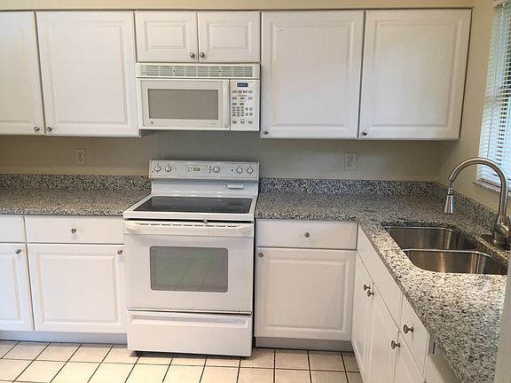 4th image of 1630 Lowry Ave