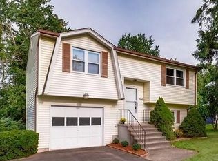 200 Cartpath Dr, Meriden, CT 06450