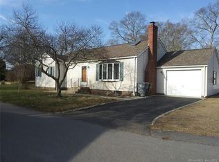 10 Cedar St E, Niantic, CT 06357