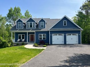 106 Ridgeview Ln, Olyphant, PA 18447