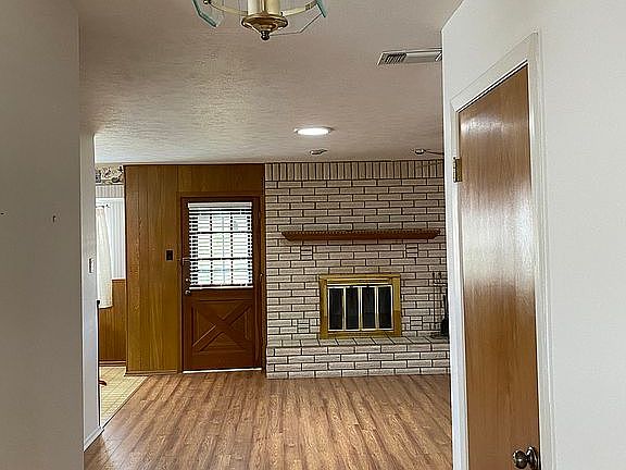 3rd image of 125 Crestwood Dr